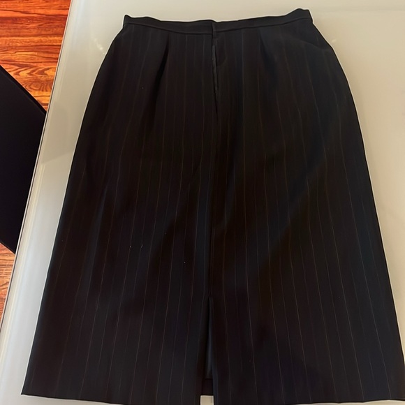 D&G pinstriped skirt - Picture 2 of 13